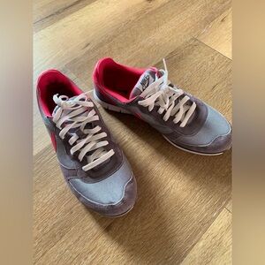 Nike Sneakers (women’s 11)